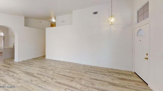 Building Photo - 4445 E Meadow Dr