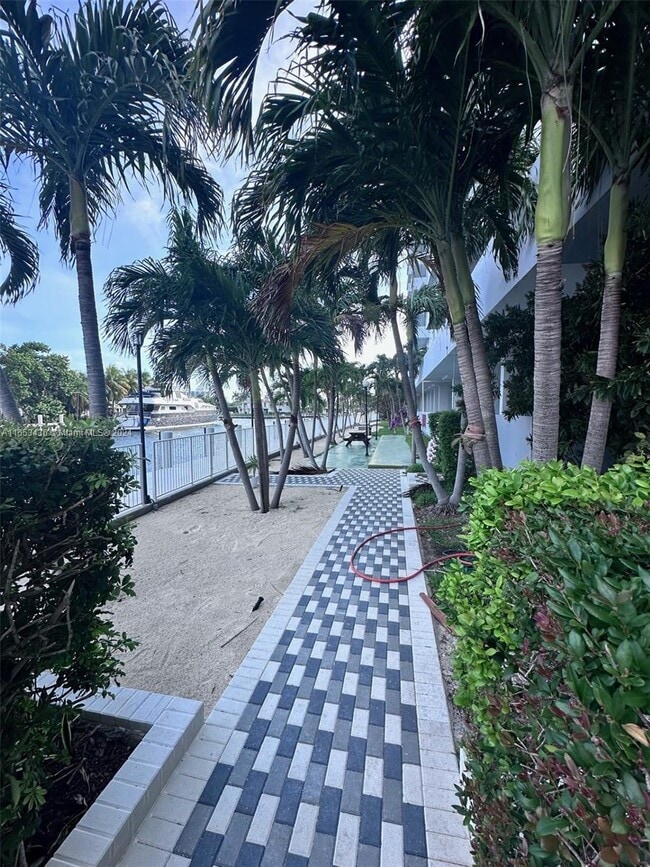 Foto del edificio - 137 Golden Isles Dr