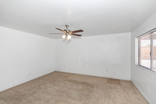 Building Photo - Rental Availalble