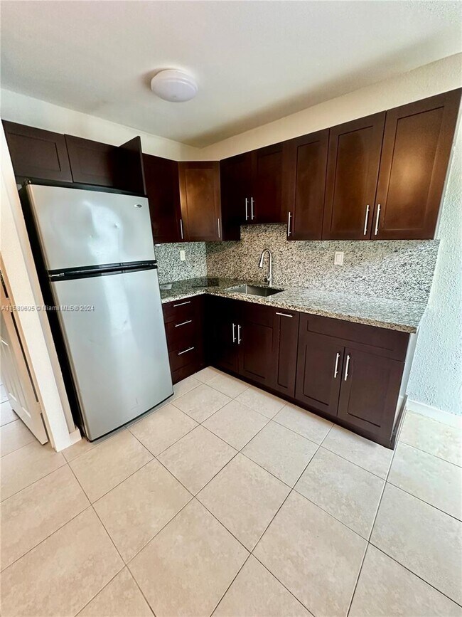 Foto del edificio - 2125 Bay Dr