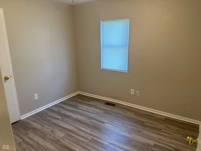 Foto del edificio - 830 N California St