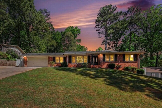 Foto del edificio - 3582 Cloudland Dr