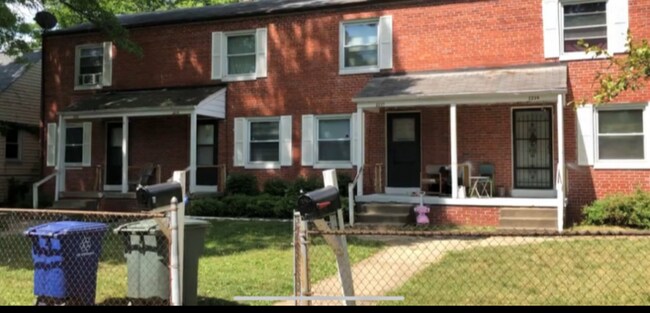 Building Photo - 2239 Homestead Dr