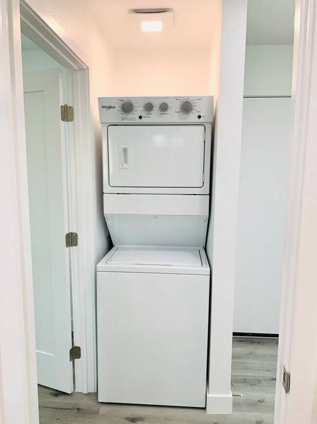 Foto del edificio - CHARMING Newly Constructed 1BD/BA Availabl...