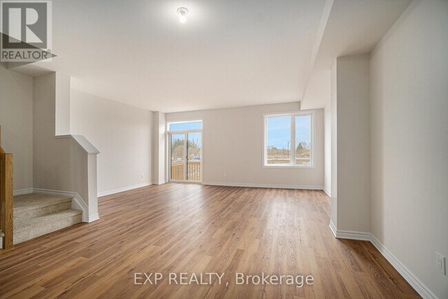 Building Photo - 74 Richelieu St