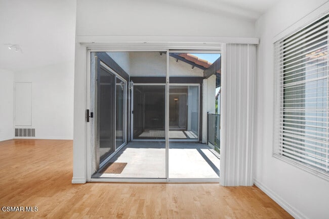 Building Photo - 5532 Las Virgenes Rd