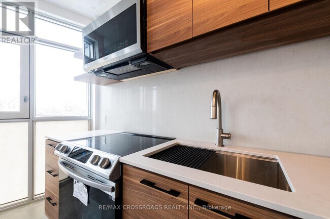 Photo du bâtiment - 3333-3333 Dundas St W