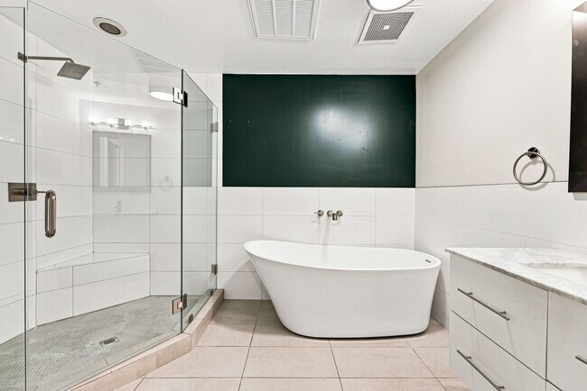 Foto del edificio - 3100 Huron St