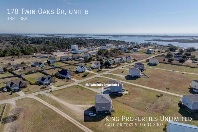 Building Photo - 178 Twin Oaks Drive unit B