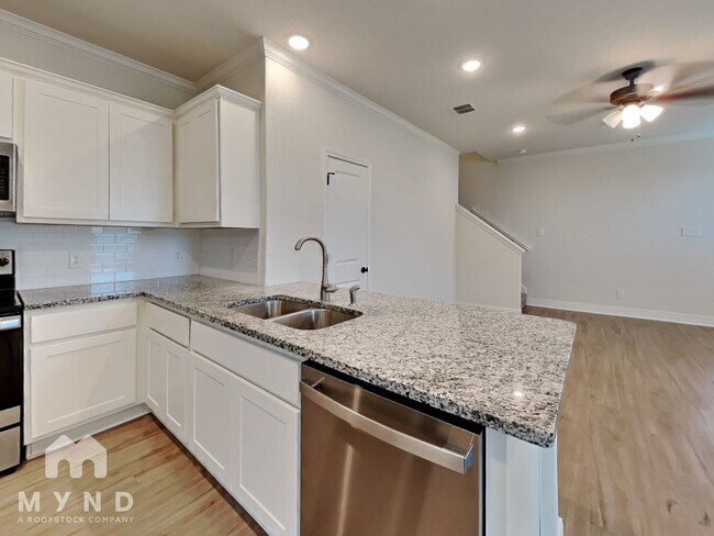 Foto del edificio - 2230 Sandlewood Cv