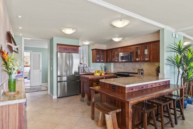Foto del edificio - Hale Kaimana Breeze: 3BR Oceanfront Stay w/ Stunning Views & Beach Access