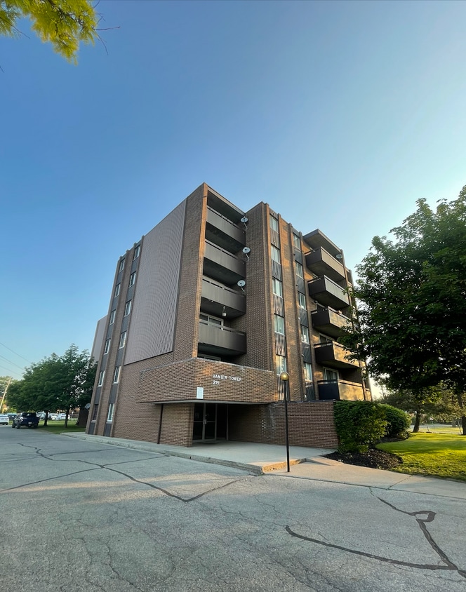 Photo principale - 215 College Av W