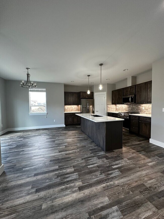 Foto del edificio - Beautiful and New 3 Bedroom Home