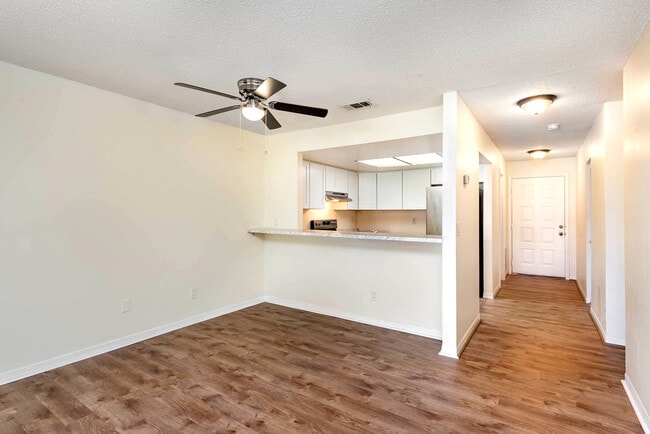 Building Photo - 1029 Regency Dr