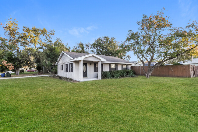 Foto del edificio - Home on a Corner Lot in Bartow, FL!