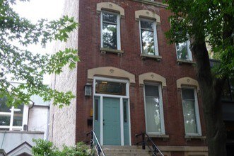 Building Photo - 534 Dickens W Ave