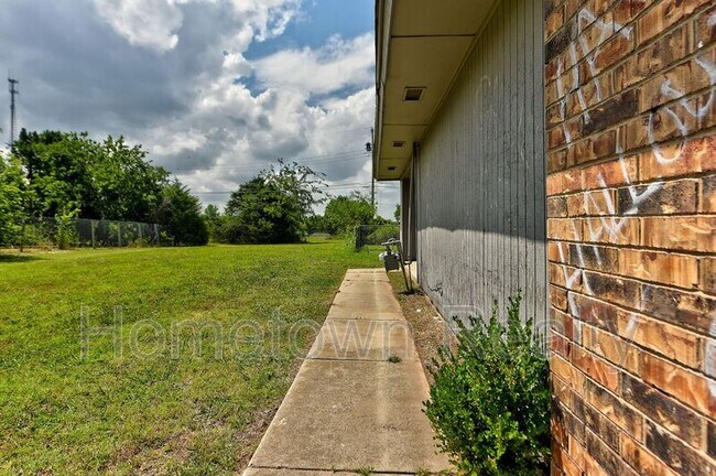 Foto del edificio - 310 NW 118th St