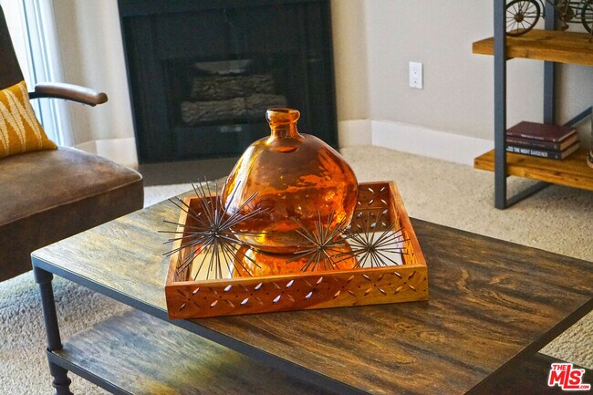 Building Photo - 151 E Holly St