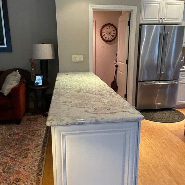 Building Photo - Updated 3 bedroom in Regency Park!