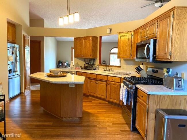 Building Photo - 3 br, 3 bath House - 17324 Glencoe Ave