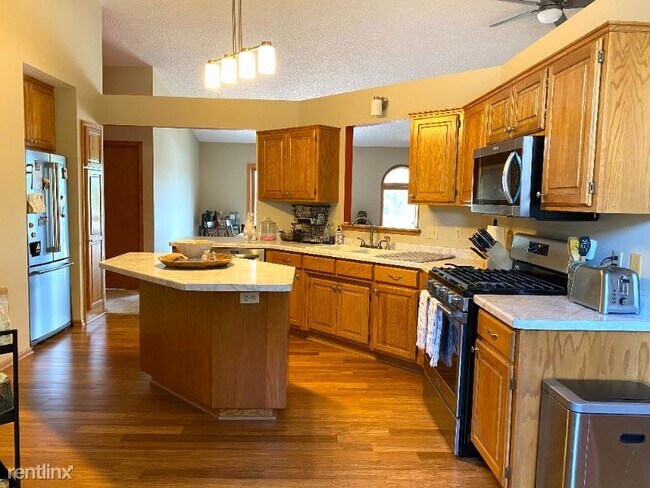 Foto del edificio - 3 br, 3 bath House - 17324 Glencoe Ave