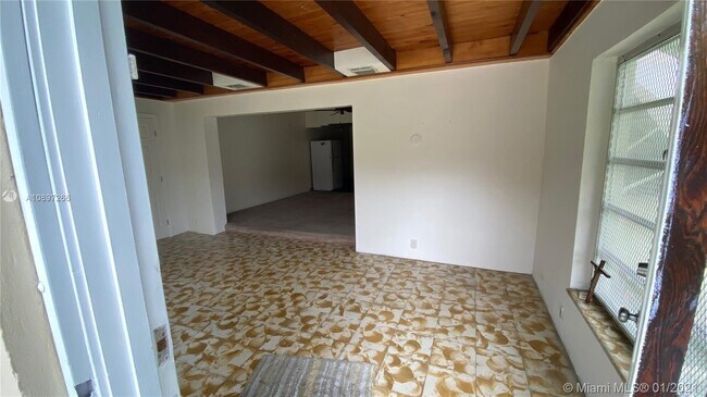 Foto del edificio - 19 NE 115th St