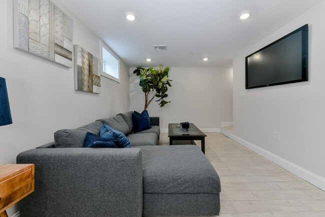 Foto del edificio - 224 Newbury Ave