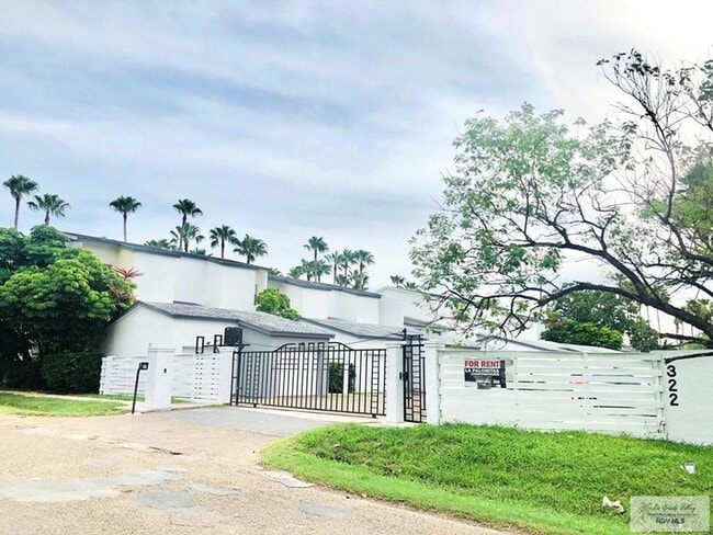 Building Photo - 322 McFadden Dr