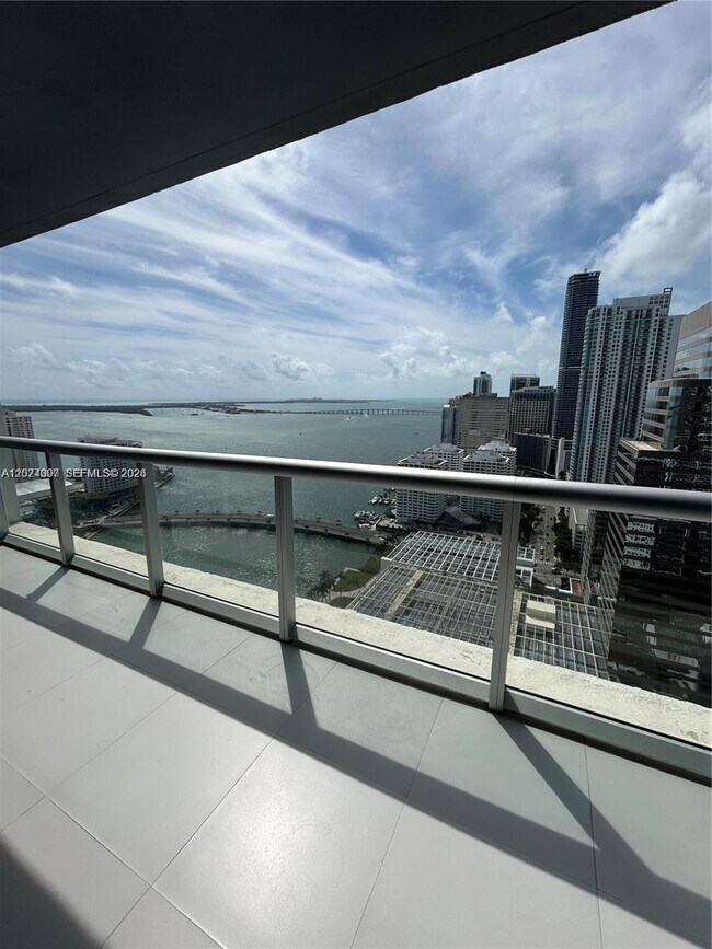 Building Photo - 495 Brickell Ave
