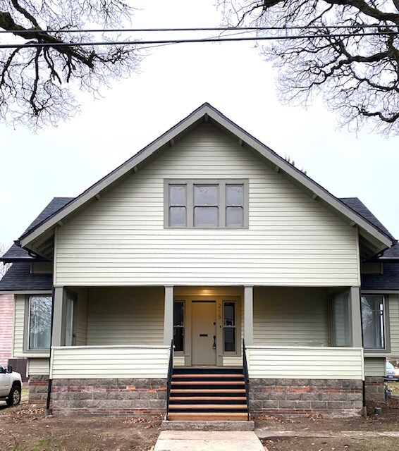 Foto principal - 215 14th St SE