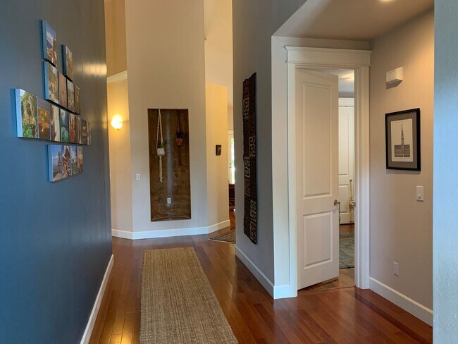 Foto del edificio - Stunning 3BD Washougal Home with Mt Hood View!  High End Finishes & Minutes from Downtown Camas!