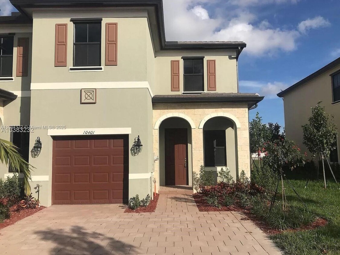 Foto principal - 10401 W 32nd Ln