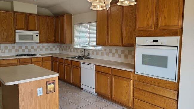 Building Photo - 2318 Waterwood Dr