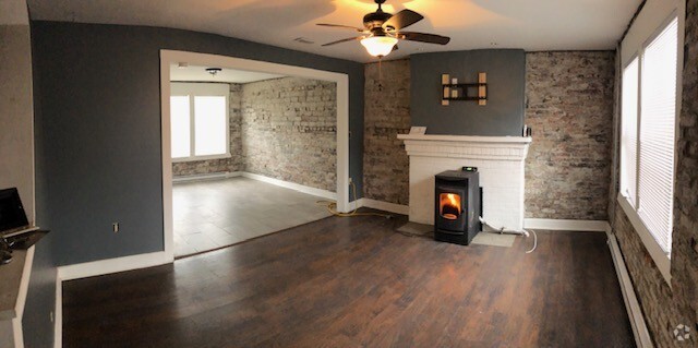 Family room - 262 S Green St