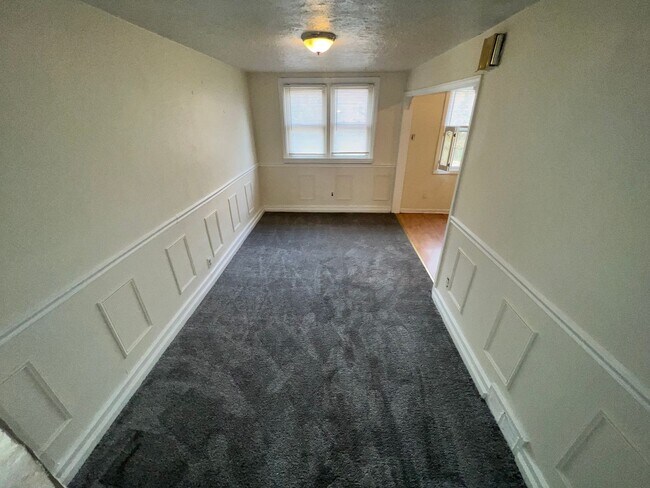 Building Photo - Newly Renovated 3 Bedroom Home with New Ca...