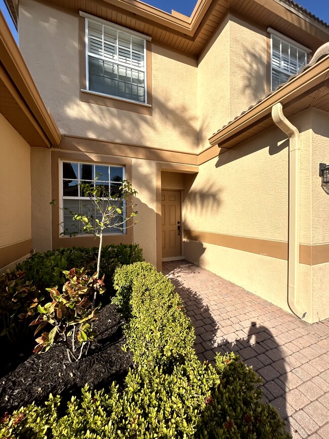 Building Photo - 7871 Lake Sawgrass Loop