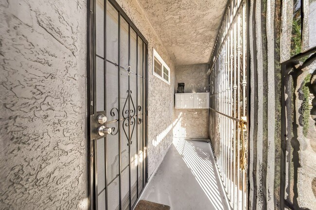 Foto del edificio - 14902 Gilmore St