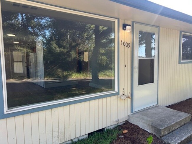 Building Photo - Chester Street 5-PLEX