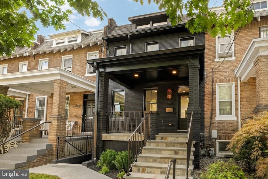 Foto principal - 4830 8th St NW