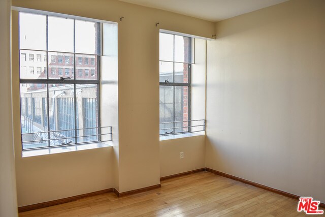 Foto del edificio - 541 S Spring St
