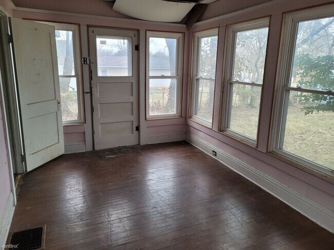 Foto del edificio - 3 br, 1 bath House - 203 West Lindell Street