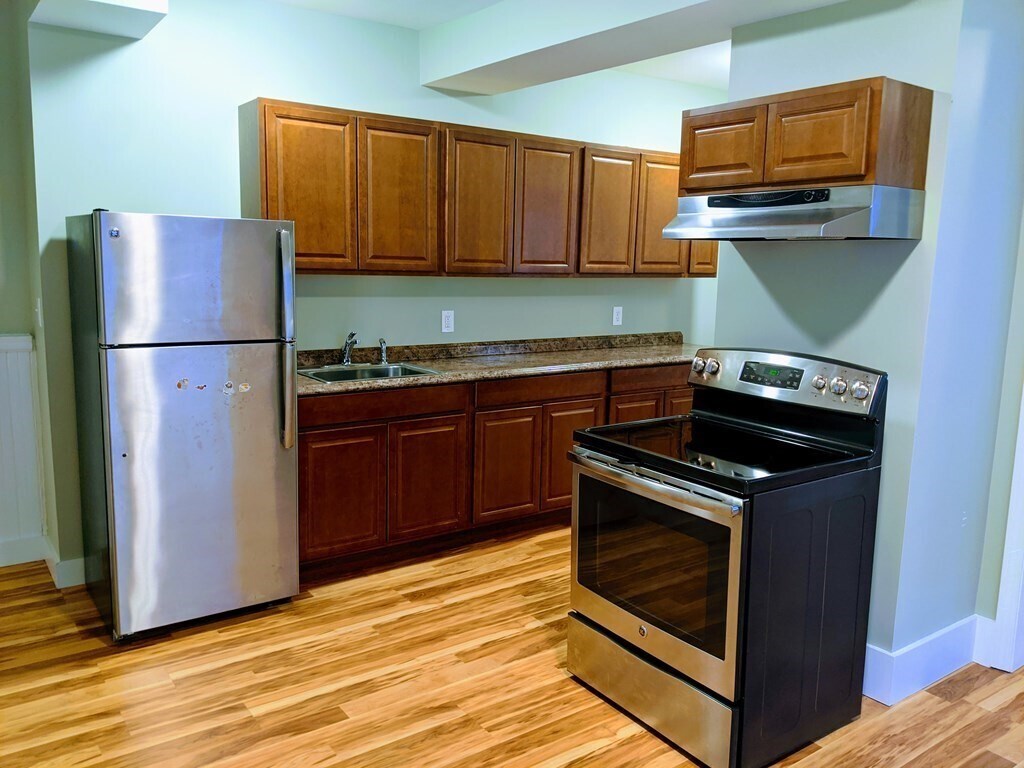 Primary Photo - 48 Leach St