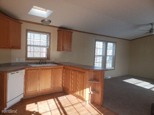 Building Photo - 3 br, 2 bath Mobile Home - 122 W 16th St