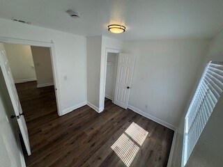 Building Photo - 410 E 105th St