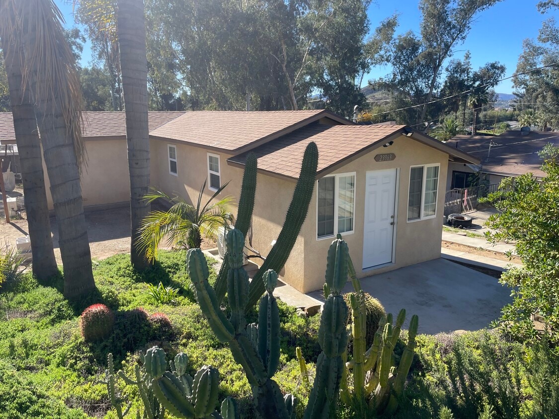 Foto principal - 23963 Lodge Dr