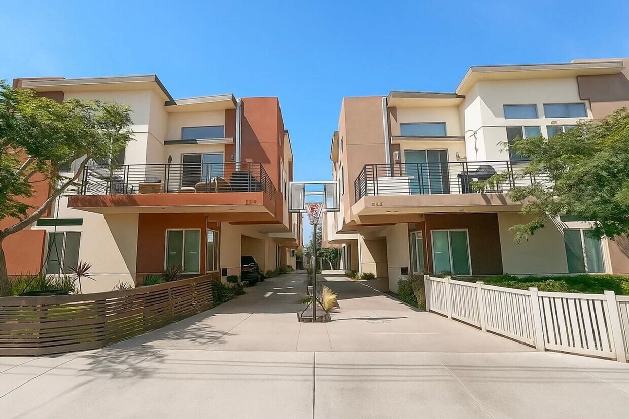Foto principal - Rare 4-Bedroom Find in Redondo Beach