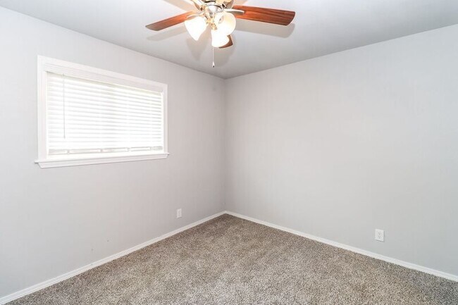 Building Photo - Updated Apartment Sapulpa