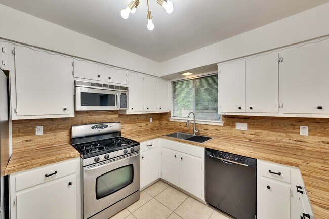 Building Photo - 5403 Porsche Ln