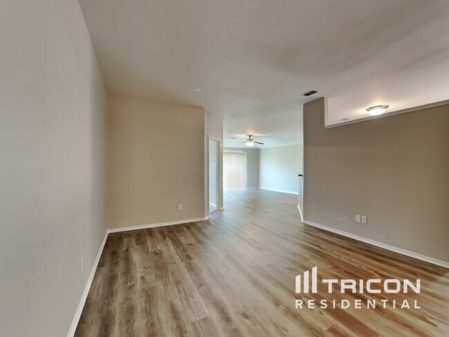 Foto del edificio - 1107 Longhorn Ln