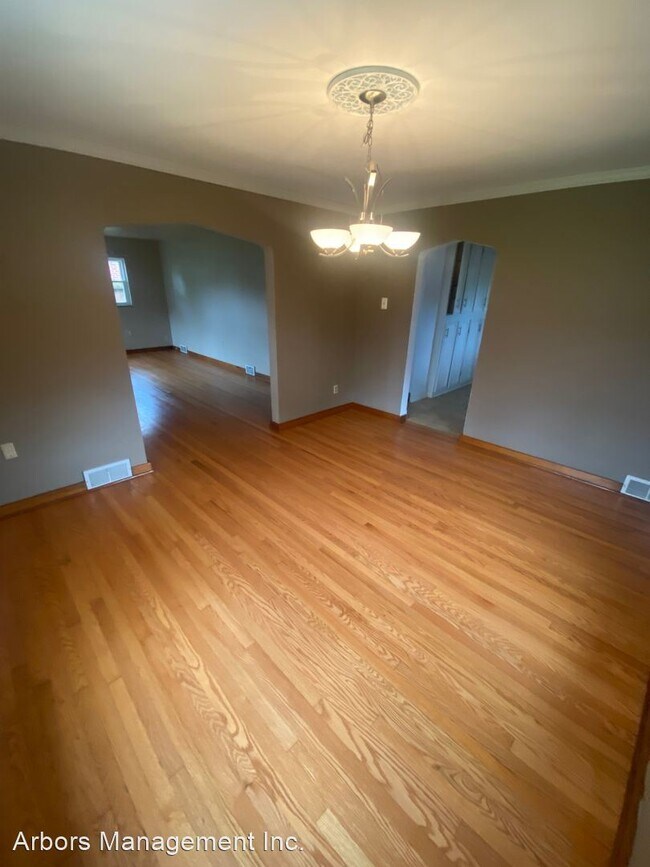 Building Photo - 3 br, 1.5 bath House - 430 W Grant Street